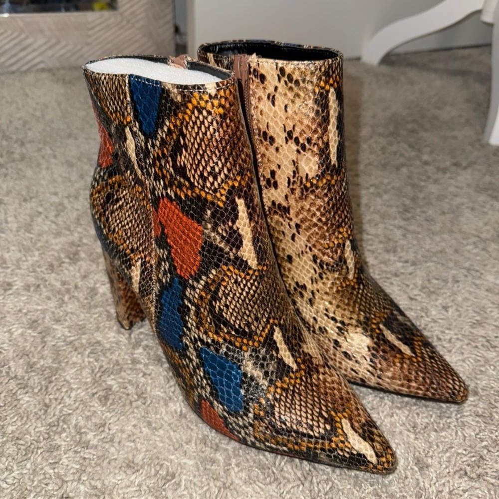 NEW Bamboo Bellflower Boots Size 9
